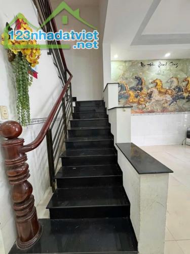 Cần tiền bán gấp giá cực mềm nhà ngay Nguyễn Duy Cung P12 Gò Vấp 72,5m2 chỉ 3tỷ290 - 3