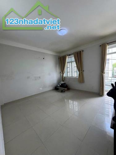 Cần tiền bán gấp giá cực mềm nhà ngay Nguyễn Duy Cung P12 Gò Vấp 72,5m2 chỉ 3tỷ290