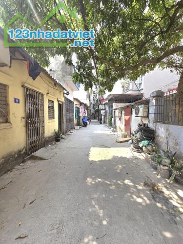 BÁN NHÀ NAM TỪ LIÊM - Ô TÔ VÀO NHÀ - GẦN PHỐ - GIÁ CHƯA ĐẾN 6 TỶ - 2