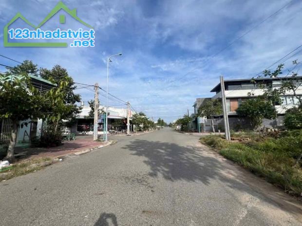 Đất TÁI ĐỊNH CƯ LONG HẢI - LONG  ĐIỀN- BRVT  Đất Gần trường học, cách chợ Long hải 700m - 2