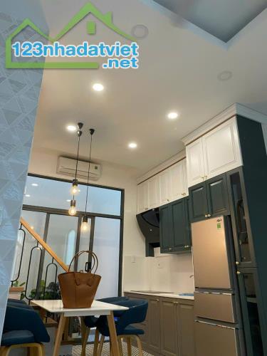 Bán nhà HxH Nguyễn Thị Minh Khai, Đakao, Quận 1, 3 lầu decor rất là đẹp chỉ 8,6 tỷ - 2