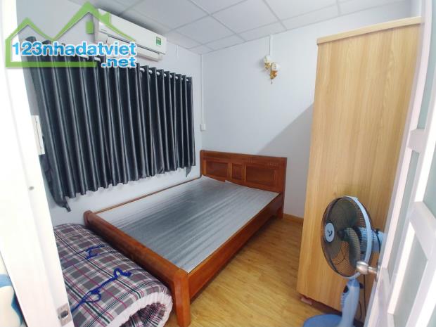 Cho thuê căn hộ Bàu Cát 2, có 2 phòng ngủ, giá 6tr5/tháng