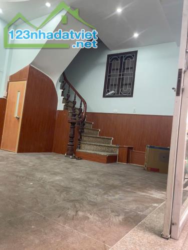 Cho thuê ngõ ô tô KD Spa, KD nhỏ, Thuốc Phố Bùi Ngọc Dương, 5 tầng x 30m2, 15 triệu