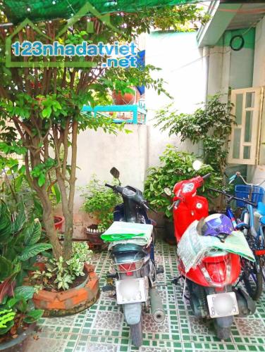 WOW CỰC RẺ - LÔ GÓC 2 MẶT HẺM RỘNG THOÁNG BÌNH ĐỨC P15Q8  CHỈ 3.8 TỶ  DT 75M2 -  6 X 13M, - 2