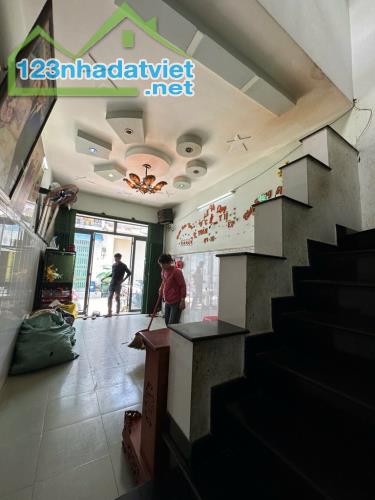 HẺM XE HƠI – BÌNH TÂN – GẦN LÊ ĐÌNH CẨN- NHÀ 2 TẦNG MỚI ĐẸP Ở NGAY - NHỈNH 3 TỶ - 1