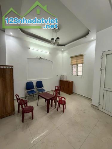 Siêu Hiếm! Phố Kim Mã 21m2 3 tầng mặt tiền 3.8m ô tô vào chỉ 10m ra mặt phố giá 5.9 tỷ