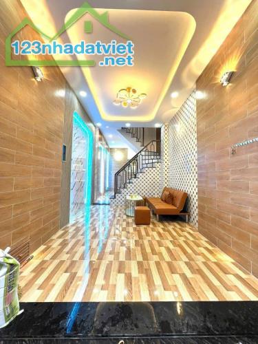 Nhà đường Trần Quang Diệu, Phường 14 Quận 3 - 1