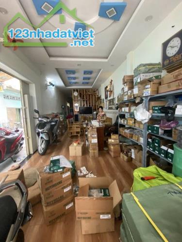 NGAY CV LÊ THỊ RIÊNG Q.10 - GÓC 2 MẶT HẺM XE HƠI - 64M2 - 3 TẦNG BTCT - NHỈNH 6 TỶ