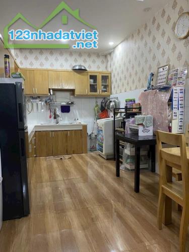 NGAY CV LÊ THỊ RIÊNG Q.10 - GÓC 2 MẶT HẺM XE HƠI - 64M2 - 3 TẦNG BTCT - NHỈNH 6 TỶ - 1