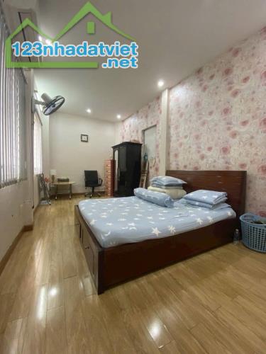 NGAY CV LÊ THỊ RIÊNG Q.10 - GÓC 2 MẶT HẺM XE HƠI - 64M2 - 3 TẦNG BTCT - NHỈNH 6 TỶ - 4