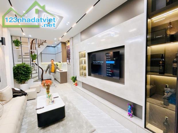 Siêu hiếm: Nhà 4 tầng Lạc Long Quân, diện tích sử dụng 30m2, nhà đẹp full nội thất 6,1 tỷ