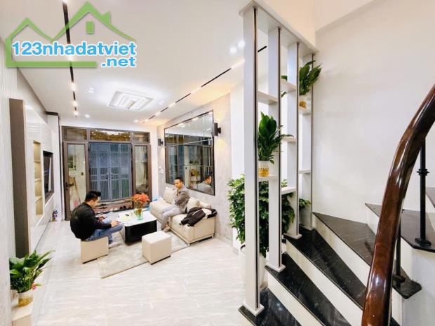 Siêu hiếm: Nhà 4 tầng Lạc Long Quân, diện tích sử dụng 30m2, nhà đẹp full nội thất 6,1 tỷ - 1