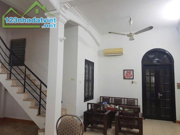 Cho thuê nhà nguyên căn Ngõ Văn Chương, 50m2 x 3 tầng, 3 ngủ, 10 Triệu