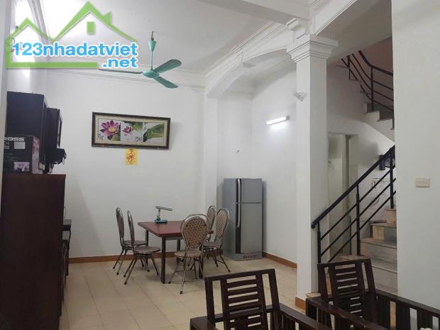 Cho thuê nhà nguyên căn Ngõ Văn Chương, 50m2 x 3 tầng, 3 ngủ, 10 Triệu - 1
