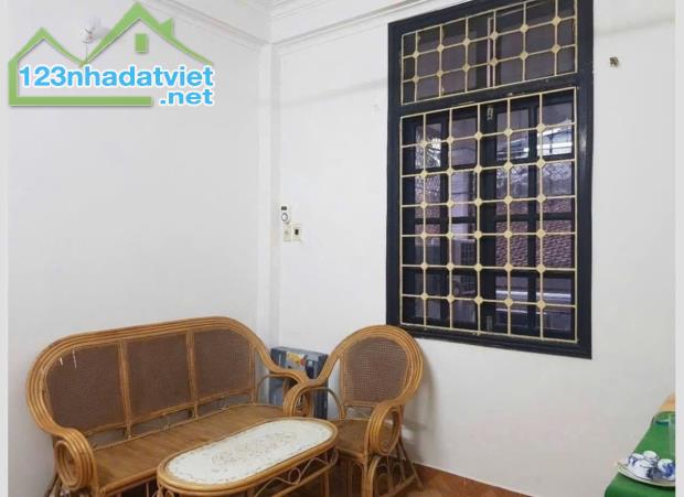 Cho thuê nhà nguyên căn Ngõ Văn Chương, 50m2 x 3 tầng, 3 ngủ, 10 Triệu - 2