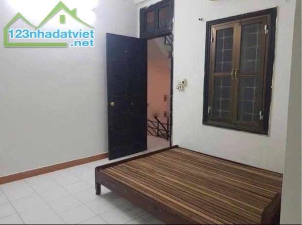 Cho thuê nhà nguyên căn Ngõ Văn Chương, 50m2 x 3 tầng, 3 ngủ, 10 Triệu - 3