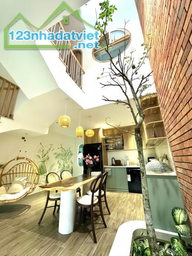Đón đầu cầu Tứ Liên, ô tô đỗ cửa, 80m2, 5 tầng, gần phố, sổ nở hậu, 15,5 tỷ - 1