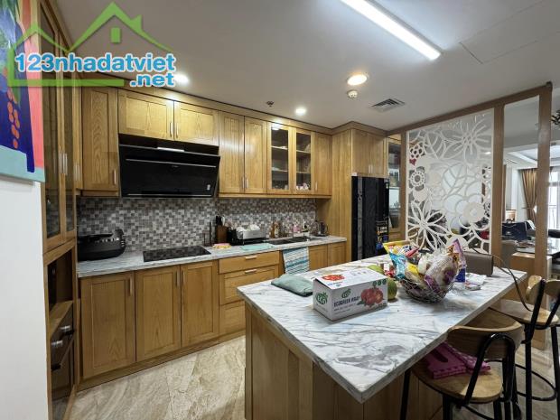 BÁN CĂN CHUNG CƯ ROYAL CITY – BAN CÔNG ĐÔNG NAM - 3 PN – 2 WC – 131M2 – 13.5 TỶ - 3
