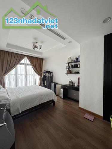 BÁN CĂN CHUNG CƯ ROYAL CITY – BAN CÔNG ĐÔNG NAM - 3 PN – 2 WC – 131M2 – 13.5 TỶ - 4