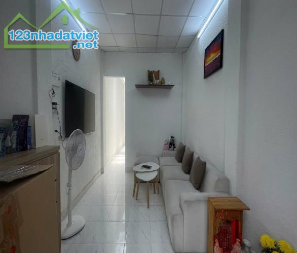 Bán nhà QUẬN 10, hẻm Cách Mạng Tháng Tám, dài 21 m, giá 10.3 tỷ