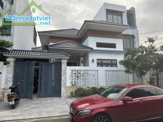 Chính chủ bán biệt thự 2 tầng đường Hoà Minh 19 gần biển Nguyễn Tất Thành DTĐ162m