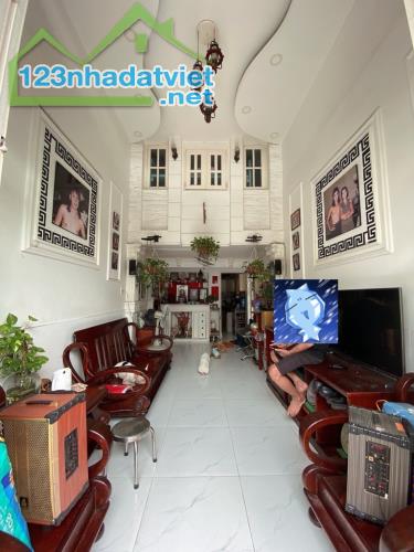Nhà MT 4 tầng đường Tùng Thiện Vương, phường 11, Quận 8, giá 6.5 tỷ