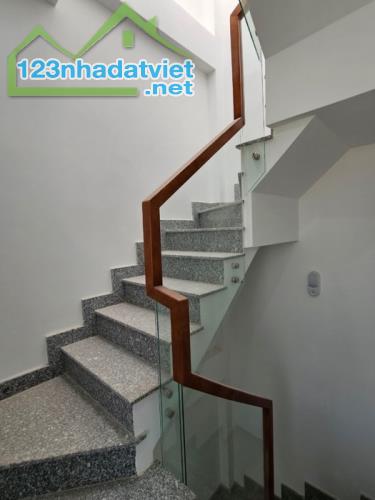 [Thanh khoản nhanh chóng] NHÀ BTCT ĐẸP 4 TẦNG, RỘNG 4M, HẺM 1/, SỔ VUÔNG - GIÁ CHỈ NHỈNH - 4