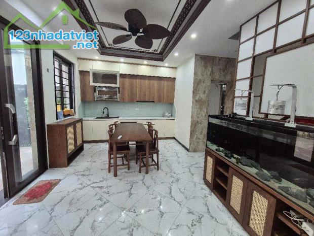 Nhà Tây Hồ 47m2 x 6 tầng thang máy - Mặt tiền to đẹp 5M - Nội thất xịn xò.