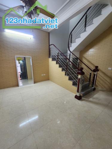 Hot ** Bán nhà Khương Đình DT 59M2 4 tầng MT:5M 12.X tỷ Thanh Xuân Hà Nội