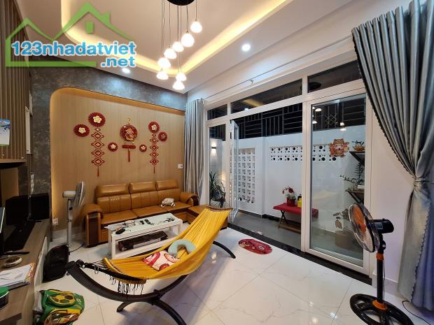 Bán Nhà HXH Thạnh Lộc, Quận 12, 8x8, 3PN chỉ 4.25 Tỷ