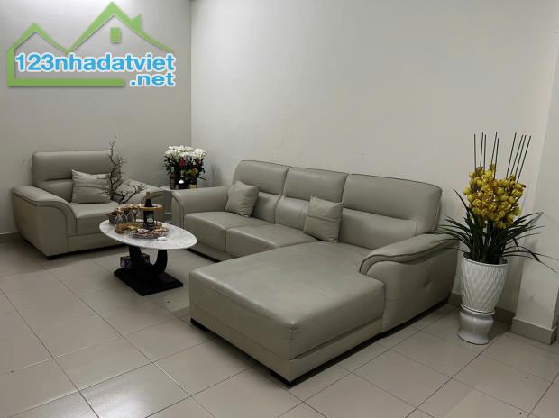 Cho thuê nhà  nguyên căn 3pn dt 80m , mặt tiền đẹp trung tâm thành phố đầy đủ nội thất mới - 4
