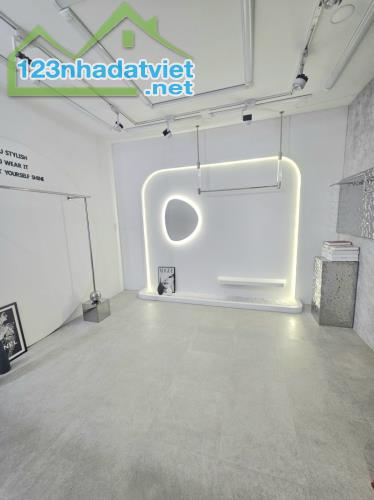 13 TỶ HƠN - NHÀ QUẬN 5 GẦN ĐH Y DƯỢC - SÁT MẶT TIỀN - 70M2 5 TẦNG 7PN MỚI - DÒNG TIỀN 45TR - 4
