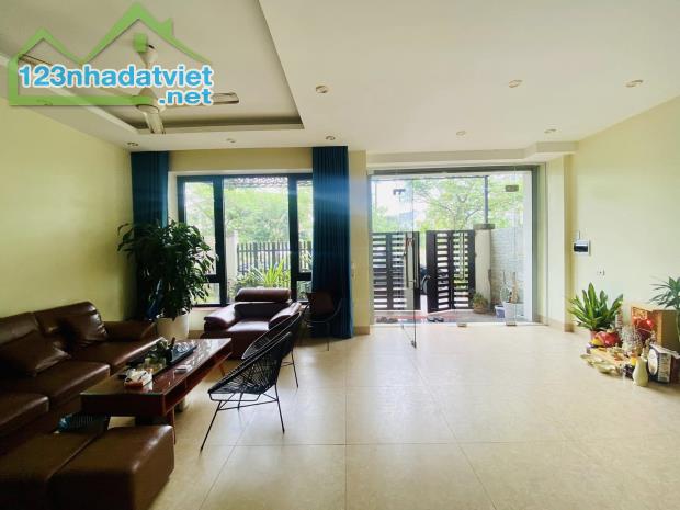 Bán Nhà Mặt Phố Tô Ngọc Vân Tây Hồ 150m9T MT12,6m Vỉa Hè VIEW Hồ 91 Tỷ Tô Ngọc Vân.