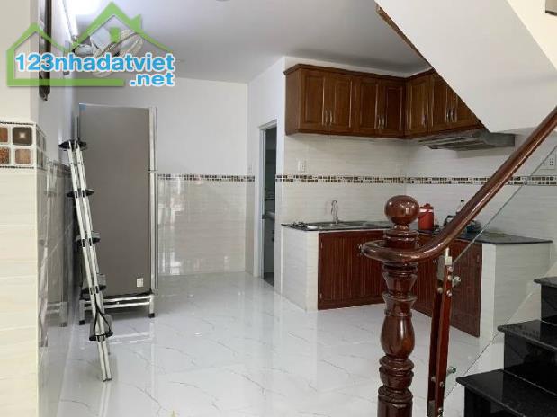 Bán gấp nhà đẹp ở ngay Lưu Hữu Phước, sát mặt tiền, 37m2, no hậu, SHR, chỉ nhỉnh 3 tỷ. - 1
