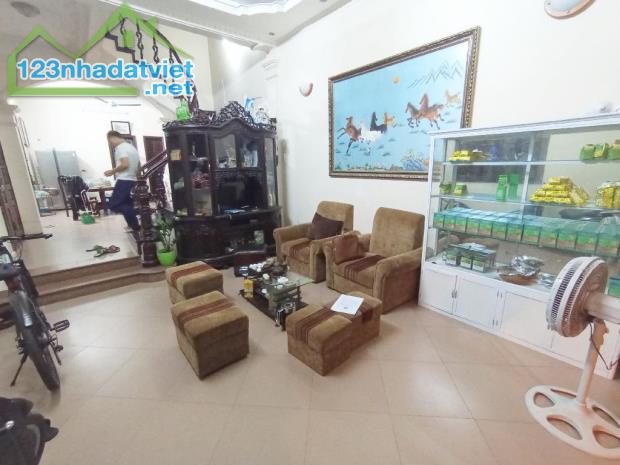 Bán Nhà Sân Vườn Lạc Long Quân - Tây Hồ. Lô Góc. DT 100M2. MT 5,5M - 3