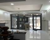 Bán gấp nhà đẹp ở ngay Lưu Hữu Phước, sát mặt tiền, 37m2, no hậu, SHR, chỉ nhỉnh 3 tỷ.