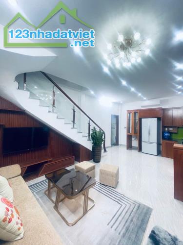 Mỹ Đình 2 - Nhà Dân Xây - 44m2 - 5 Tầng - Full Nội Thất - Gần Ô tô - Giá 7.5 Tỷ - 2