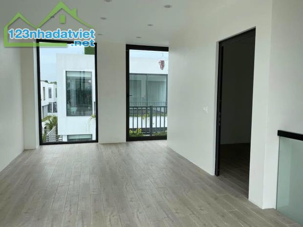Chuyển nhượng căn villa 147m2 sử dụng lâu dài rẻ nhất dự án Flamingo Đại Lải - 1