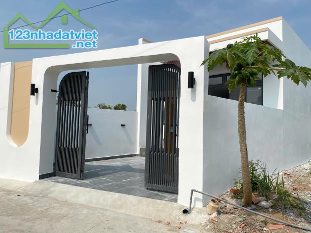Nhà cấp 4 mới xây 5x22m, SHR, cách KCN Cầu Tràm chỉ 500m