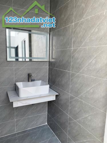 Nhà cấp 4 mới xây 5x22m, SHR, cách KCN Cầu Tràm chỉ 500m - 1