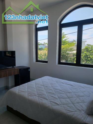 BÁN NHÀ NGHỈ 4 TẦNG - SÁT NGUYỄN TẤT THÀNH - HOÀ MINH - DÒNG TIỀN 50TR/THÁNG - CHỈ 5,X TỶ