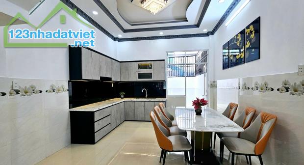 Nhà phố Huỳnh Tấn Phát, 4 tầng, 4x20m, nội thât mới, 5.4 tỷ