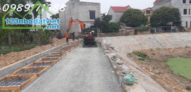 Chính chủ bán lô đất view hồ trung tâm xã Tân Phú, H. Quốc Oai, giá đầu tư: - 4
