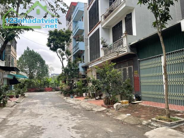 BÁN LÔ ĐẤT DỊCH VỤ ĐÌA LÃO KIẾN HƯNG PHÂN LÔ, Ô TÔ VỈA HÈ, DT 50M2, MẶT TIỀN 4M CHỈ 11 TỶ