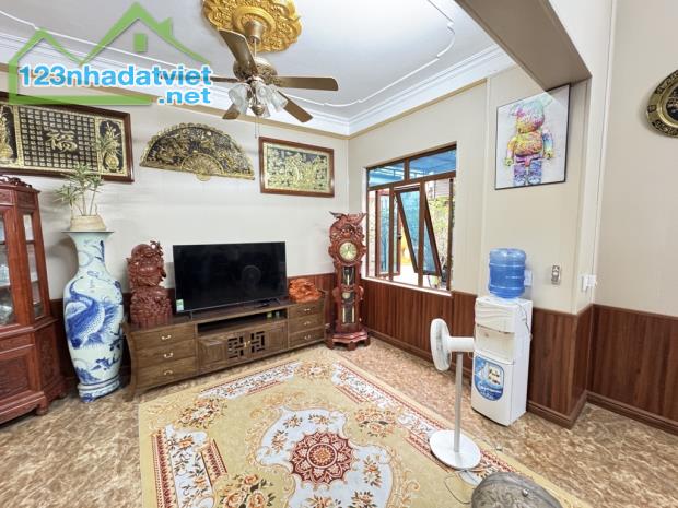 🌺 NHÀ 2 TẦNG ĐẸP Ở NGAY - MẶT TIỀN RỘNG RÃI - NGÕ NÔNG - CÁCH TRỤC CHÍNH OTO 30M 🌺 - 2