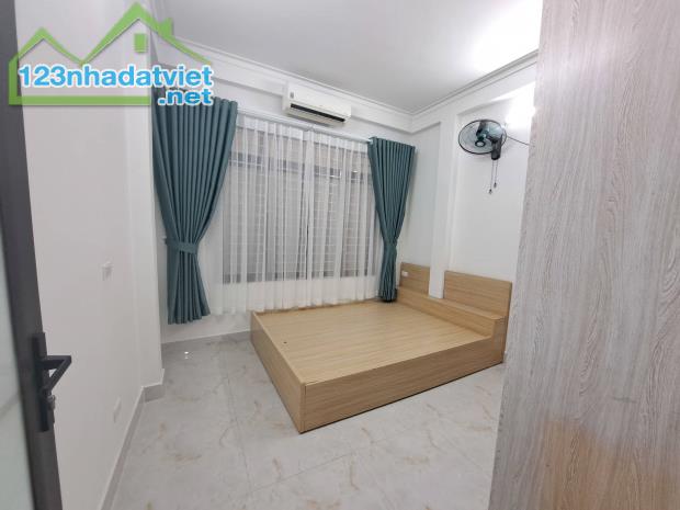 Chính chủ bán gấp nhà ô tô gần  ngõ 1 Bùi Xương Trạch, Thanh Xuân. DT: 38m2 – 5 tầng. 6,9 - 2