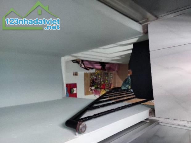 CHỦ BÁN GẤP NHÀ ĐẸP, CHỈ 4.4 TỶ DT 64M2, 4,2 X 13M CÁCH 10M HẺM Ô TÔ