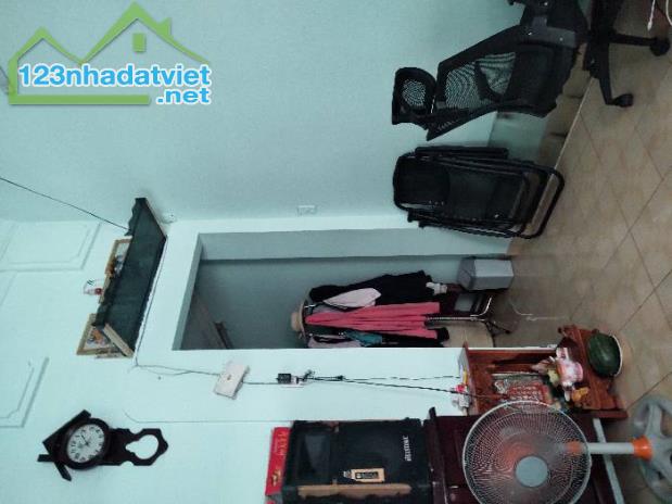 CHỦ BÁN GẤP NHÀ ĐẸP, CHỈ 4.4 TỶ DT 64M2, 4,2 X 13M CÁCH 10M HẺM Ô TÔ - 1
