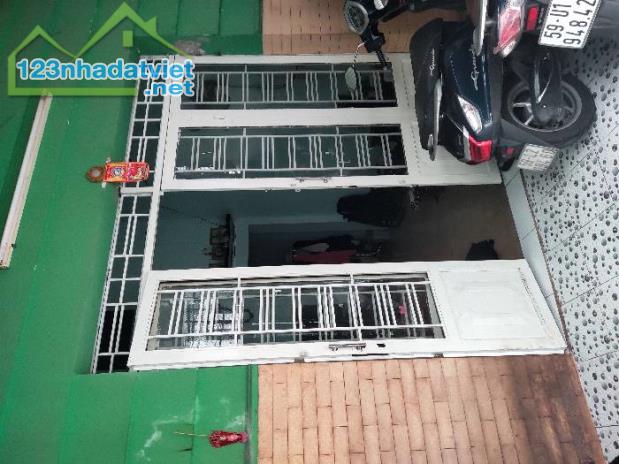 CHỦ BÁN GẤP NHÀ ĐẸP, CHỈ 4.4 TỶ DT 64M2, 4,2 X 13M CÁCH 10M HẺM Ô TÔ - 2