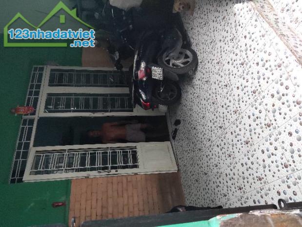 CHỦ BÁN GẤP NHÀ ĐẸP, CHỈ 4.4 TỶ DT 64M2, 4,2 X 13M CÁCH 10M HẺM Ô TÔ - 3